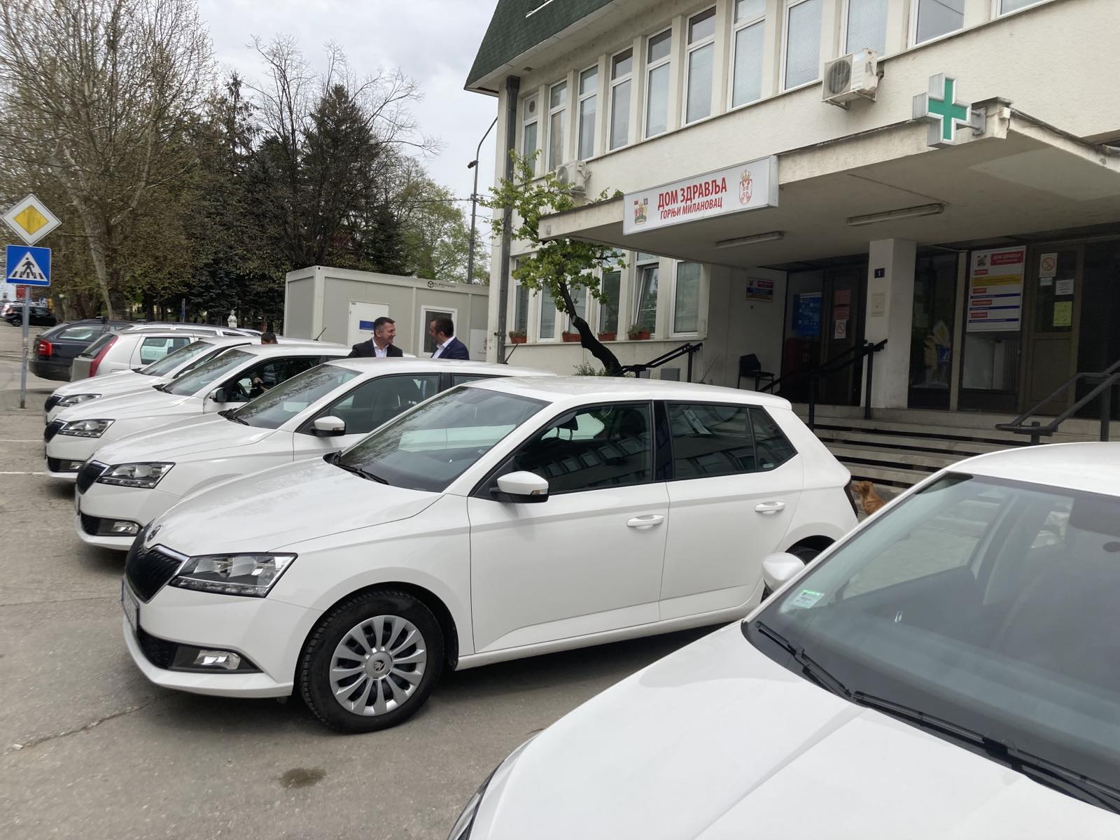 Danas su direktoru dr Čivoviću uručeni ključevi 6 novih Škoda fabija